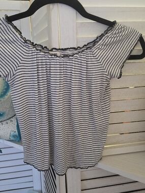 Garage Striped Off-Shoulder Women’s Top - Black & White SZ PS